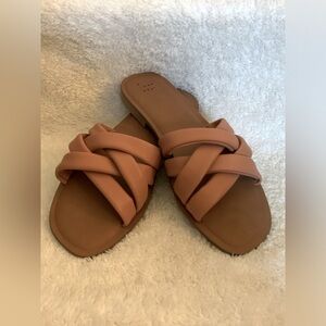 A New Day (target brand)
Women's Brown Crisscross Sandals